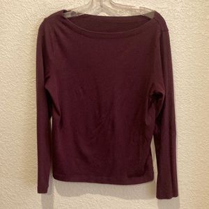 Gap L boat neck, long sleeve knit maroon tee